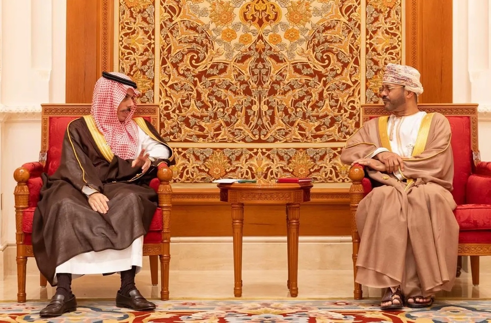 وزير الخارجية ونظيره السعودي يتناولان في اتصال هاتفي تطوُّرات المحادثات الإيرانية – الأمريكية وزير الخارجية ونظيره السعودي يتناولان في اتصال هاتفي تطوُّرات المحادثات الإيرانية – الأمريكية