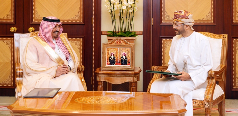 وزير الخارجية يتسلّم رسالة خطية من نظيره السعودي
