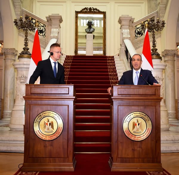 وزير الخارجية يستقبل نظيره المجري لبحث زيادة التبادل التجاري بين البلدين وزير الخارجية يستقبل نظيره المجري لبحث زيادة التبادل التجاري بين البلدين