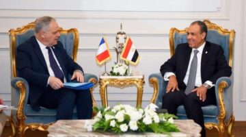 وزير الخارجية يشيد بزيارة الدولة الهامة التي أجراها الرئيس الفرنسي إلى مصر