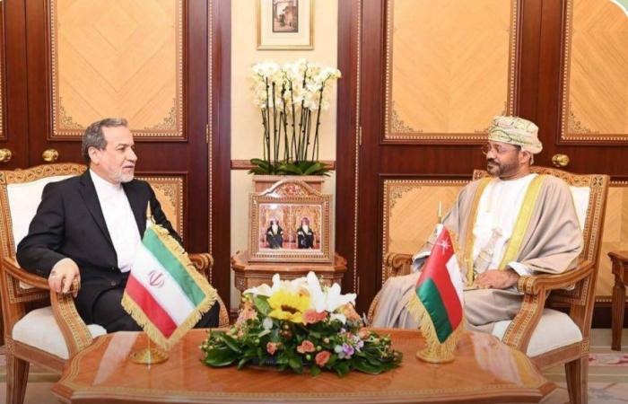 وزير الخارجية يلتقي نظيره الإيراني لبحث المفاوضات مع واشنطن وزير الخارجية يلتقي نظيره الإيراني لبحث المفاوضات مع واشنطن