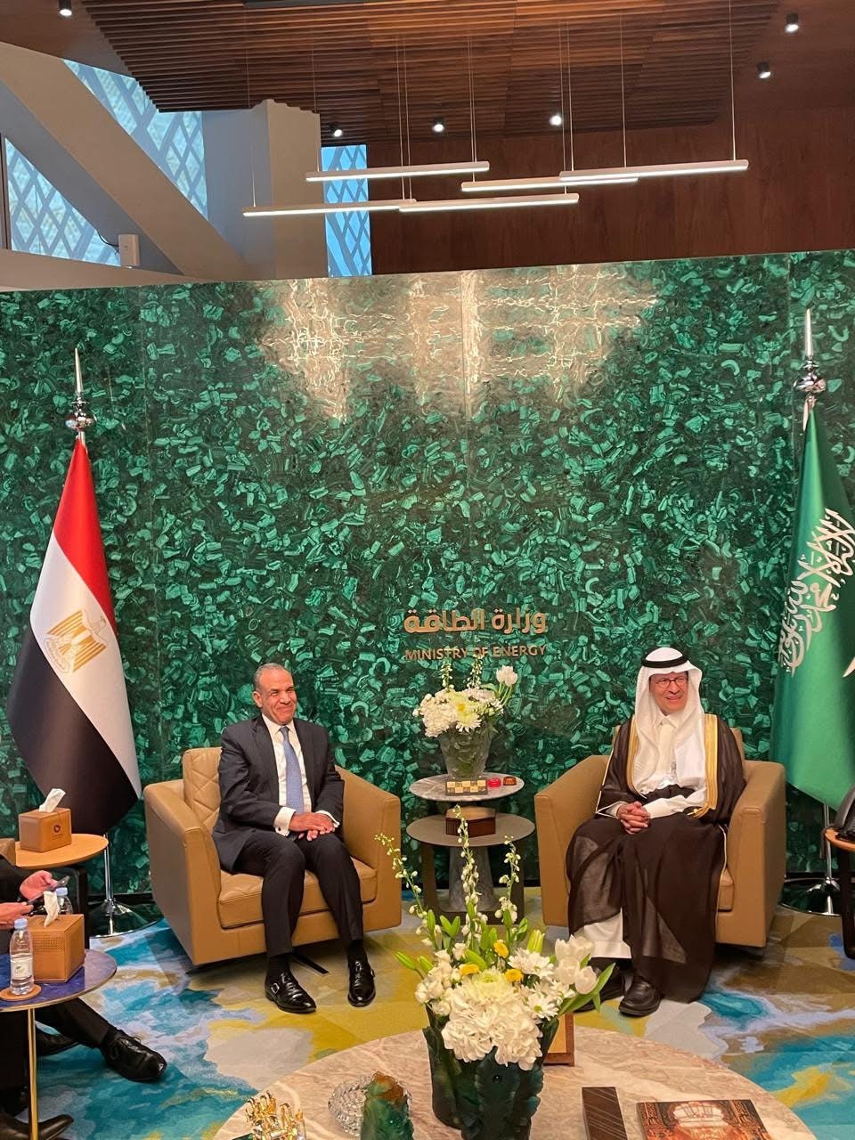 وزير الخارجية يلتقي وزير الطاقة السعودي وزير الخارجية يلتقي وزير الطاقة السعودي