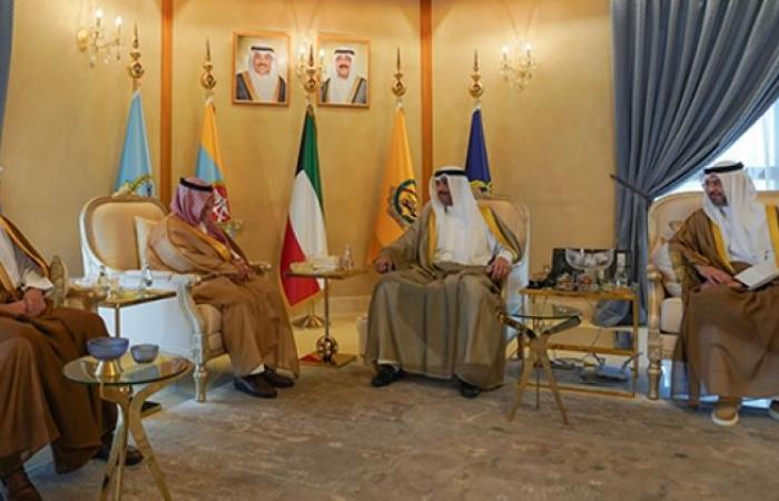 وزير الدفاع بحث مع رئيس هيئة الطيران المدني السعودية التعاون الثنائي والعلاقات الأخوية وزير الدفاع بحث مع رئيس هيئة الطيران المدني السعودية التعاون الثنائي والعلاقات الأخوية