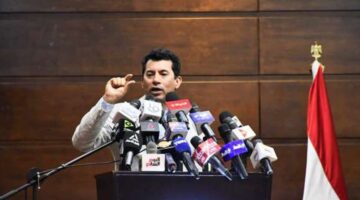 وزير الرياضة بعد احتفاء الدوري الإنجليزي بمركز شباب محمد صلاح: فخر مصر
