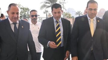 وزير الرياضة ومحافظ بورسعيد يبحثان تطورات استاد النادي المصري الجديد