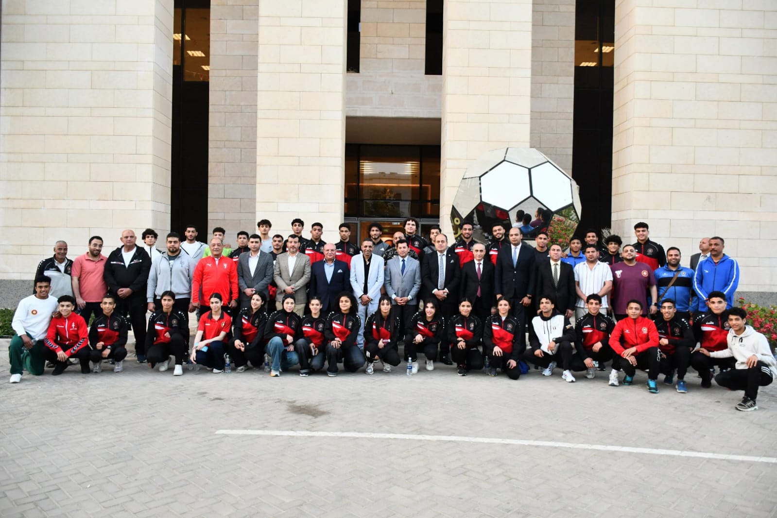 وزير الرياضة يجتمع باتحاد المصارعة ومنتخب مصر استعدادًا للبطولة الأفريقية بالمغرب وزير الرياضة يجتمع باتحاد المصارعة ومنتخب مصر استعدادًا للبطولة الأفريقية بالمغرب