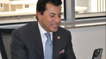 وزير الرياضة يجري اتصال هاتفي ببعثة المنتخب المصري للتنس