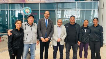 وزير الرياضة يجري اتصال هاتفي ببعثة المنتخب المصري للتنس الأرضي بعد وصولهم للقاهرة
