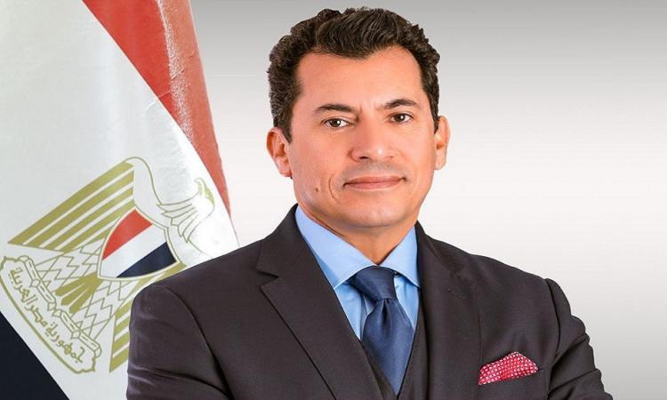 وزير الشباب والرياضة ينعي نجم الزمالك السابق إبراهيم شيكا