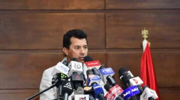 وزير الرياضة يطئمن على بعثتي الأهلي وبيراميدز في جنوب أفريقيا