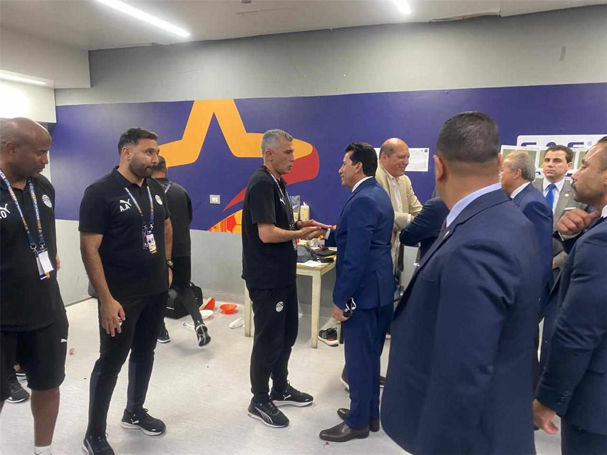 وزير الرياضة يهنئ منتخب الشباب بعد الفوز على جنوب إفريقيا: دفعة قوية نحو اللقب القاري وزير الرياضة يهنئ منتخب الشباب بعد الفوز على جنوب إفريقيا: دفعة قوية نحو اللقب القاري