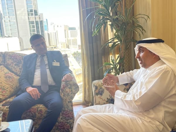 وزير الزراعة يبحث تعزيز الاستثمارات الزراعية مع الأمين العام لمجلس الأعمال الكويتي المصري وزير الزراعة يبحث تعزيز الاستثمارات الزراعية مع الأمين العام لمجلس الأعمال الكويتي المصري
