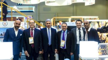 وزير السياحة والآثار يلتقي العارضين  المشاركين بمعرض سوق السفر العربي