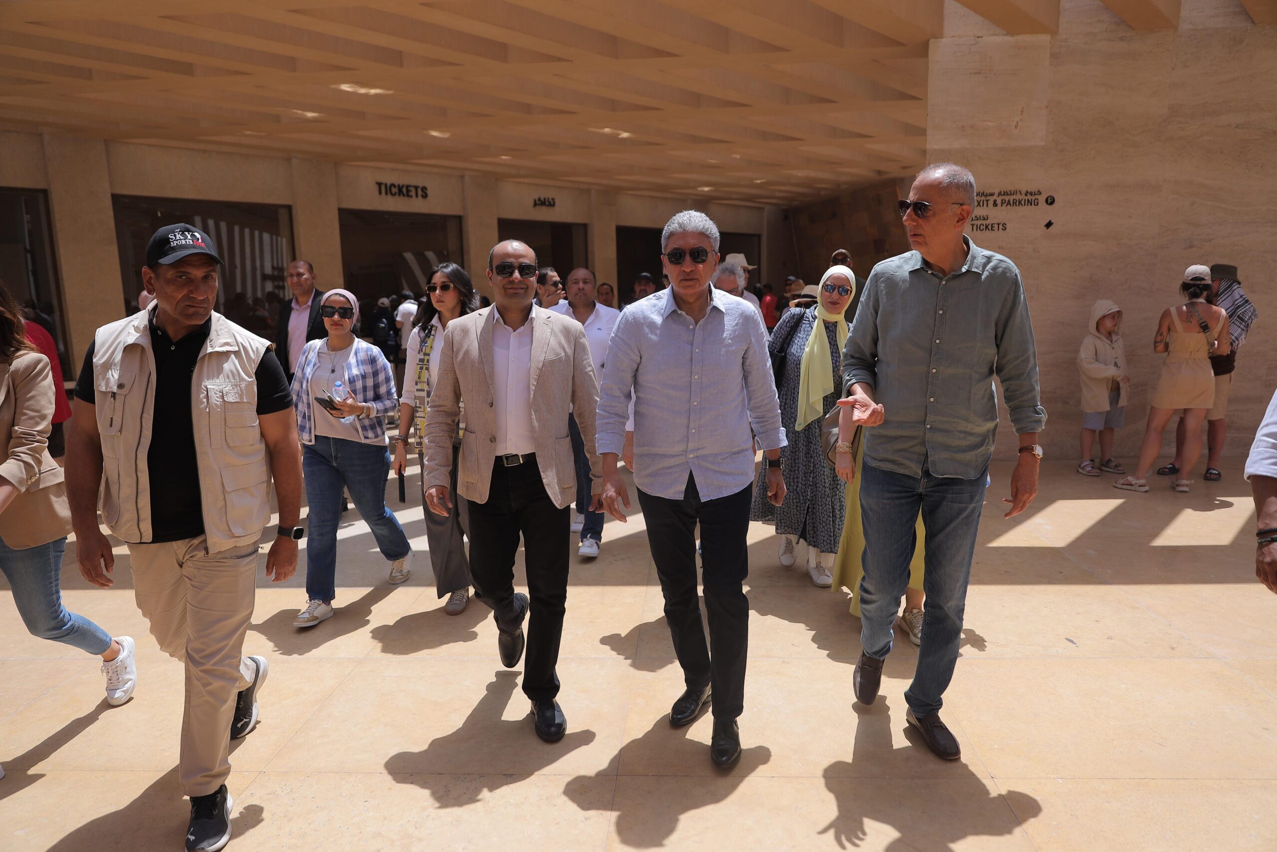 وزير السياحة يتابع التشغيل التجريبي لمنطقة أهرامات الجيزة 