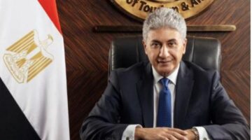 وزير السياحة يشارك في معرض سوق السفر العربي 2025 بالإمارات