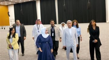 وزير السياحة يناقش آليات الترويج للوجهات السياحية مع نظيرته بالبحرين