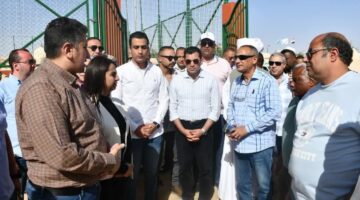 وزير الشباب والرياضة يفتتح الملعب الخماسي بمركز شباب حلايب ويوجه بتطوير المبني الإداري وإنشاء ملعب متعدد