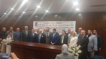 وزير الشباب يناقش أحد الرسائل العلمية بمجمع الفنون والثقافة بجامعة حلوان