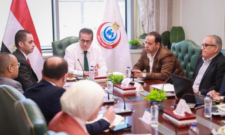وزير الصحة يبحث آليات تطوير منظومة العلاج على نفقة الدولة وزير الصحة يبحث آليات تطوير منظومة العلاج على نفقة الدولة