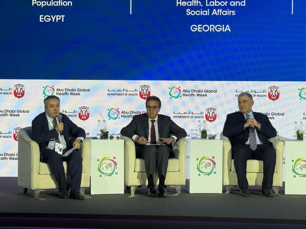 وزير الصحة يستعرض رؤية مصر في تحقيق «العدالة الصحية» وزير الصحة يستعرض رؤية مصر في تحقيق «العدالة الصحية»
