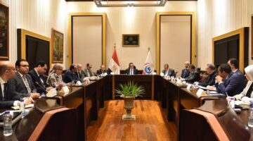 وزير الصحة يناقش تسعير الرسوم الجمركية بالذكاء الاصطناعي