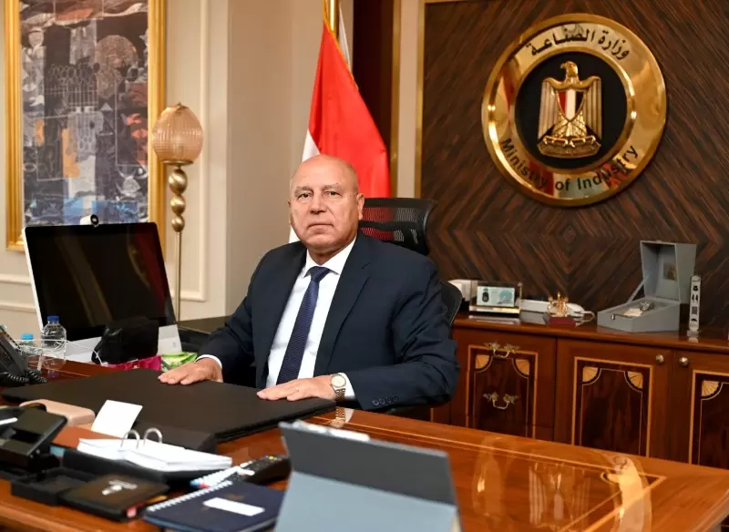 وزير الصناعة: ضخ استثمارات جديدة لاستغلال مخلفات القصب في تصنيع الورق والأخشاب والفايبر وزير الصناعة: ضخ استثمارات جديدة لاستغلال مخلفات القصب في تصنيع الورق والأخشاب والفايبر