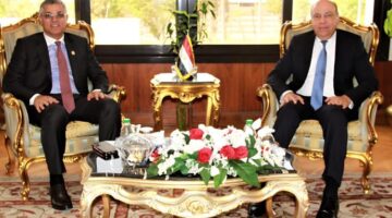 وزير الطيران يبحث مع رئيس المنظمة العالمية للأرصاد الجوية تعزيز التعاون