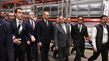 وزير العمل: الرئيس السيسي وجه بتذليل كافة العقبات أمام الاستثمار في قطاع الغزل والنسيج