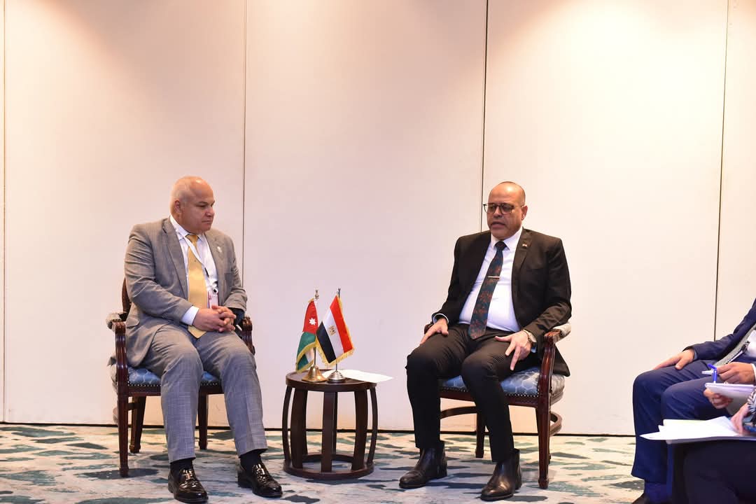 وزير العمل يبحث توفير وظائف لكوادر مصرية في سوق عمل بالأردن وزير العمل يبحث توفير وظائف لكوادر مصرية في سوق عمل بالأردن