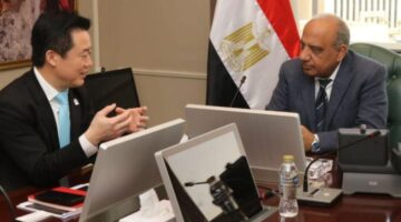 وزير الكهرباء يبحث التعاون مع رئيس شركة "هواوي" في مشروعات الطاقة المتجددة