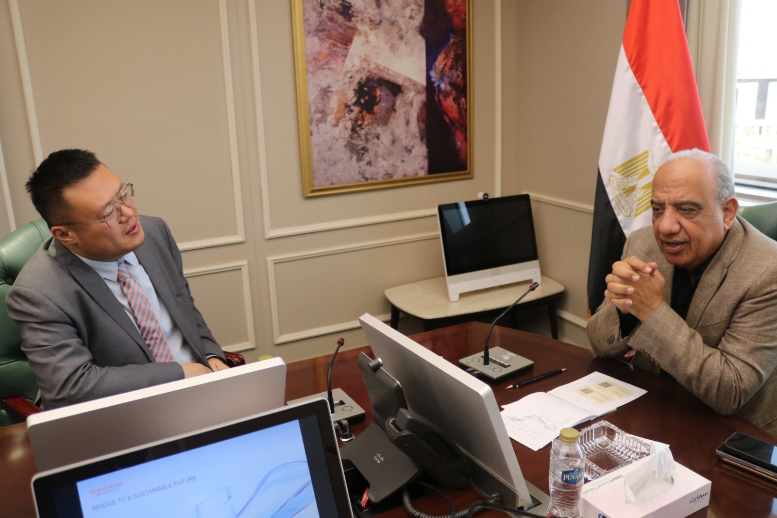 وزير الكهرباء يبحث مع سانجرو الصينية التعاون فى تصنيع بطاريات التخزين وأنظمة الشواحن الكهربائية وزير الكهرباء يبحث مع سانجرو الصينية التعاون فى تصنيع بطاريات التخزين وأنظمة الشواحن الكهربائية