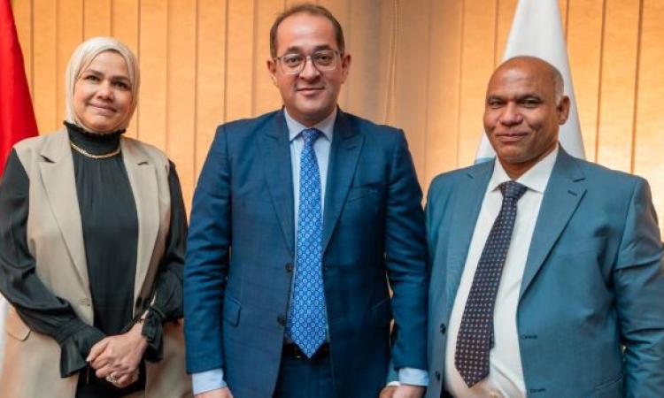 وزير المالية يكرم 7 قيادات ضريبية متميزة بخمس محافظات تقديرا لأدائهم