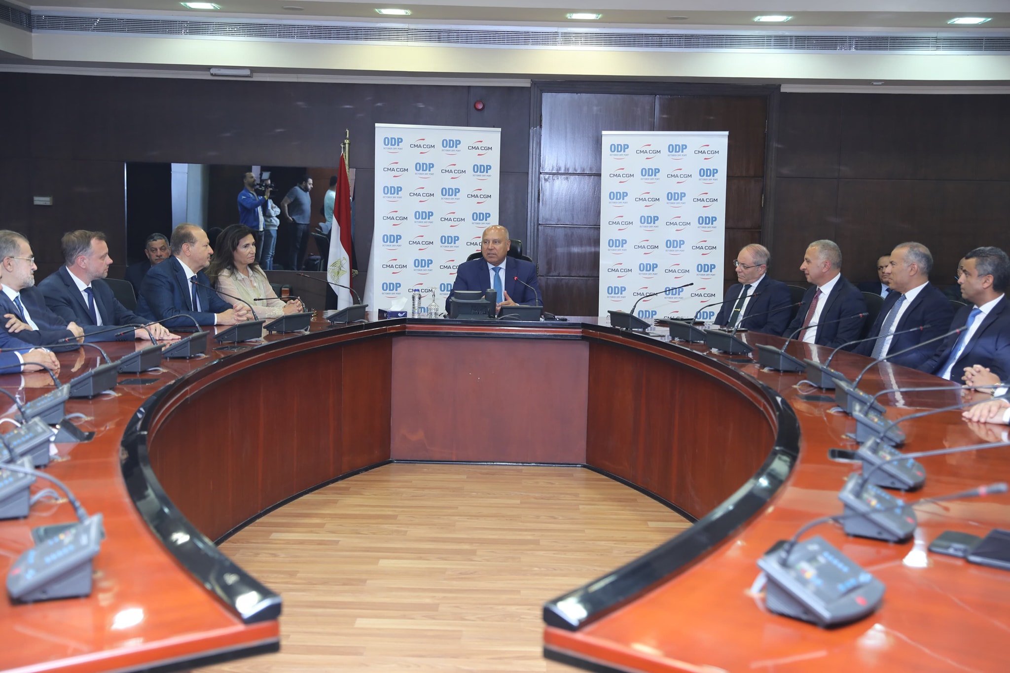 وزير النقل يشهد توقيع شراكة استراتيجية بين شركة CMA CGM الفرنسية وميناء أكتوبر الجاف