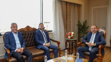 وزير قطاع الأعمال العام يبحث مع شركة التوكل الكهربائية “جيلا” فرص التعاون المشترك