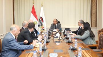 وزير قطاع الأعمال: تعزيز التعاون مع الشركات العالمية لدعم الصناعة الوطنية