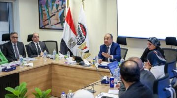 وزير قطاع الأعمال يؤكد أهمية دور شركات القابضة للتشييد في دعم التنمية العمرانية