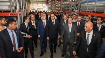 وزيرا العمل المصري والتركي يزوران شركة ملابس بالعاشر من رمضان