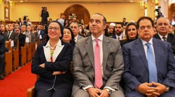 وزيرة البيئة تهنئ الأقباط بعيد القيامة وتشاركهم الاحتفال بكنيسة مصر الجديدة