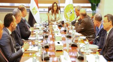 وزيرة التنمية المحلية تؤكد الحرص على تحسين كفاءة الانفاق والاستثمار