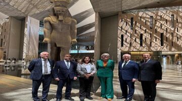 وزيرة التنمية المحلية ترافق حاكم عام أستراليا في زيارة للأهرامات والمتحف