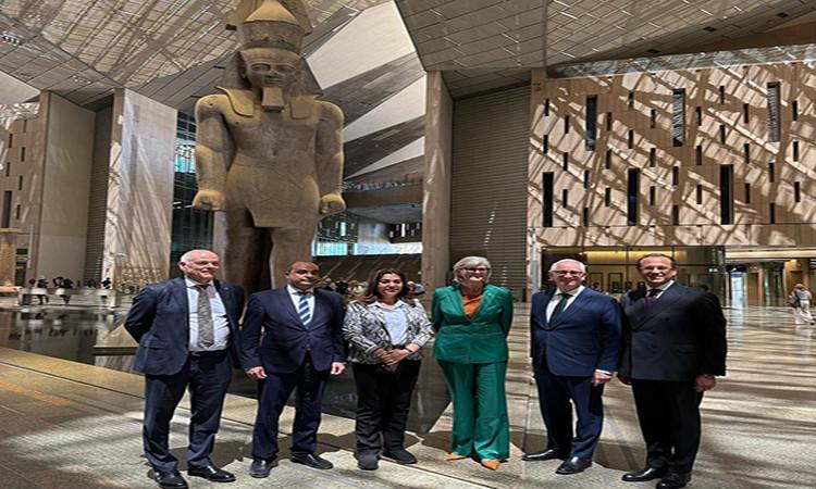 وزيرة التنمية المحلية ترافق حاكم عام أستراليا في زيارة للأهرامات والمتحف وزيرة التنمية المحلية ترافق حاكم عام أستراليا في زيارة للأهرامات والمتحف