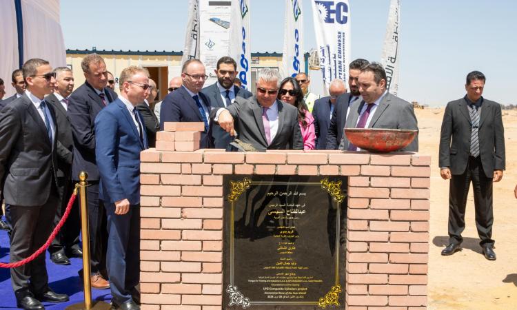 وضع حجر أساس مشروع إنتاج أسطوانات الغاز المركبة باقتصادية قناة السويس وضع حجر أساس مشروع إنتاج أسطوانات الغاز المركبة باقتصادية قناة السويس