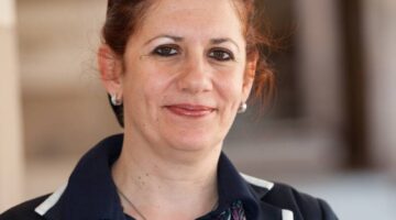 وفاة أول امرأة عربية تفوز بجائزة دولية في الإدارة العامة