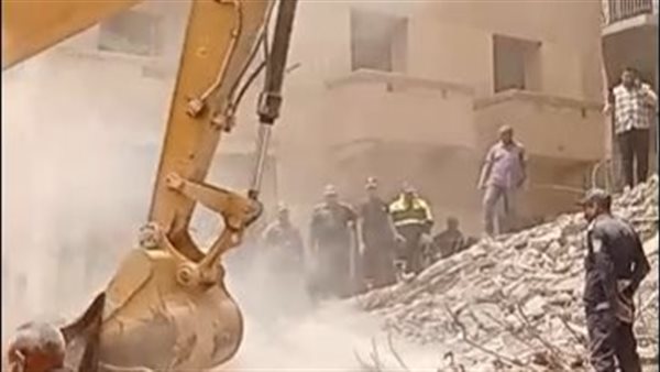 وفاة الضحية الـ 7 صاحبة الاستغاثة.. والحماية المدنية تواصل البحث عن مفقودين آخرين أسفل عقار أسيوط |بث مباشر وفاة الضحية الـ 7 صاحبة الاستغاثة.. والحماية المدنية تواصل البحث عن مفقودين آخرين أسفل عقار أسيوط |بث مباشر