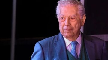 وفاة الكاتب البيروفي ماريو فارغاس يوسا الحائز على جائزة نوبل للآداب
