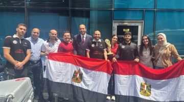 وفد رسمي يستقبل بعثة مصر المشاركة في بطولة العالم تحت 23 للإسكواش بباكستان