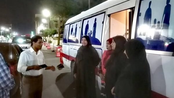 «وكيل الصحة» يتابع أعمال القوافل الطبية المتنقلة أمام كنائس الأقصر (صور) «وكيل الصحة» يتابع أعمال القوافل الطبية المتنقلة أمام كنائس الأقصر (صور)