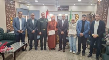 وكيل تعليم الإسماعيلية يكرم الطالبة “ريتال” لفوزها بالمركز الأول فى مسابقة الإلقاء