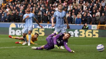 ولفرهامبتون يهرب من مناطق الهبوط برباعية أمام توتنهام المترنح في الدوري الإنجليزي