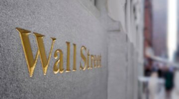 وول ستريت تغلق على ارتفاع وسط تهدئة حرب ترامب التجارية